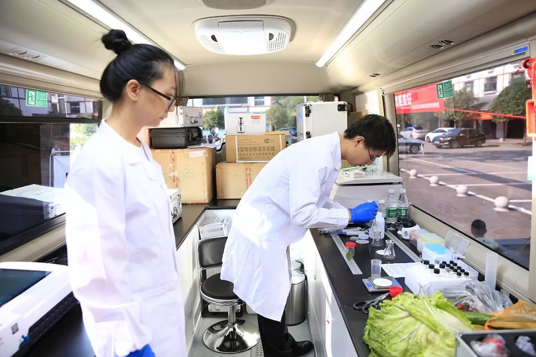 流动检测车让市民点赞的食品安全车