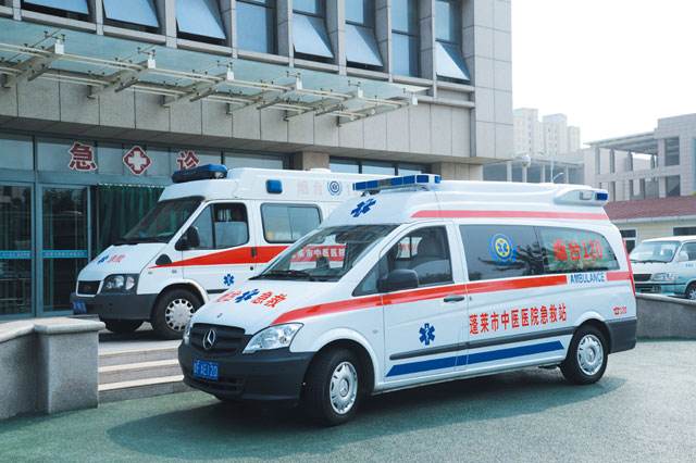 广州救护车厂家跟你聊聊为什么无人避让救护车？02